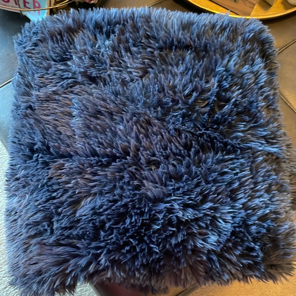 Thesis Blue Faux Fur with Reversible Faux Shearling Beige Throw Blanket